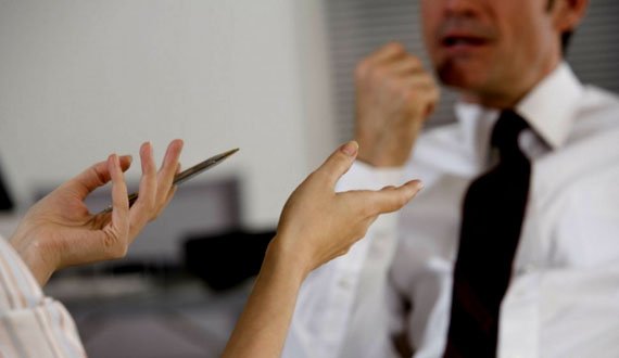 چگونه راهکارهای زبان بدن برای به دست آوردن اعتماد به نفس را یاد بگیریم؟