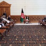 رییس جمهور در دیدار با شماری از بزرگان کشور بر حفظ وحدت ملی تاکید کرد