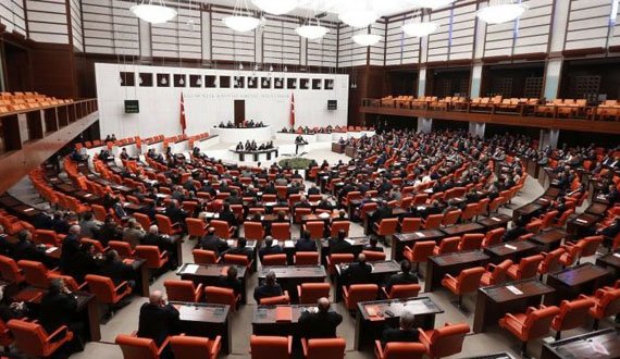 پارلمان ترکیه مدت زمان عملیات نظامی آن کشور در عراق و سوریه را تمدید کرد