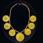 یافت گردنبند سه هزارساله