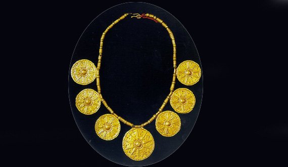 یافت گردنبند سه هزارساله