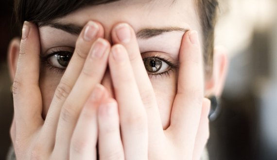 چگونه با کمرویی مبارزه کنیم؟