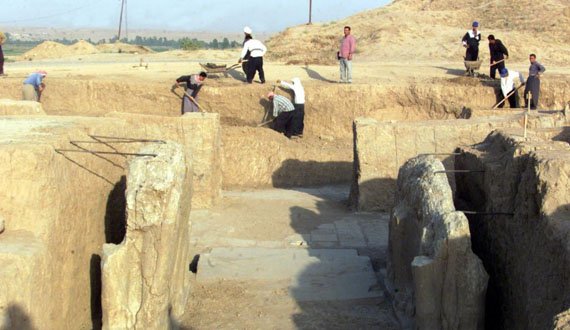 نیروهای عراقی برای حفظ میراث باستانی آسوریان در شهر نمرود از پهپاد استفاده می‌کنند