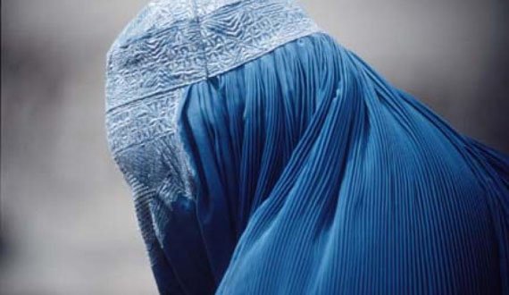 لورا بش: کمک به زنان افغان را ادامه دهید