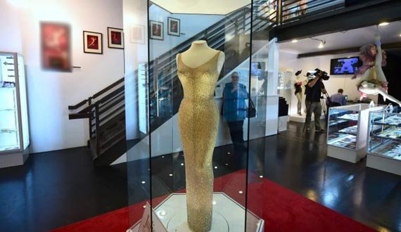 حراج ۴ میلیون و هشتصد هزار دالری لباس مریلین مونرو در لس آنجلس