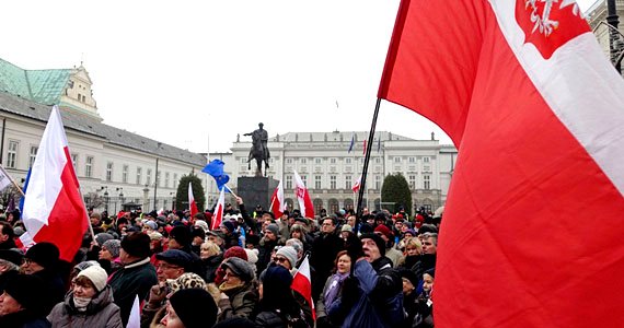 مخالفان دولت لهستان پارلمان این کشور را به محاصره خود در آوردند