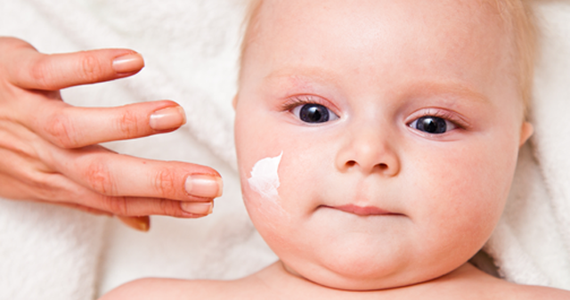 چگونه از پوست کودک خود در زمستان مراقبت کنیم؟