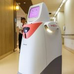 آزمایش روبات‌هایی در جاپان که از مشتریان پاداش می‌گیرند