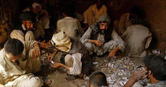 معتادان مواد مخدر در افغانستان رو به افزایش است