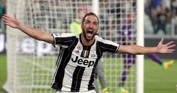 دعوت گونسالو ایگواین از مسی برای پیوستن به بانوی پیر