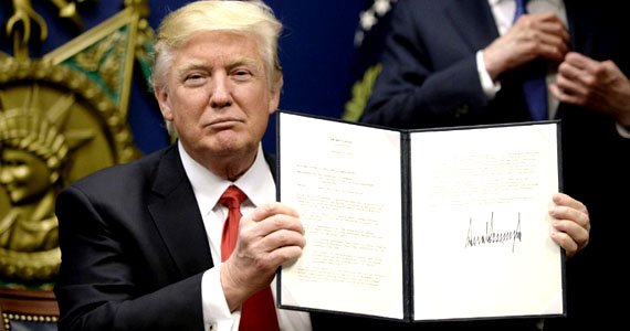 ترامپ فرمان اجرایی جدید پیرامون مهاجرت امضا می‌کند