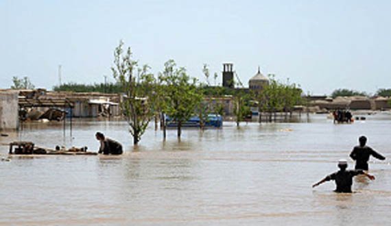 سرازیر شدن سیلاب در فراه یک سرباز ارتش را با خود برد
