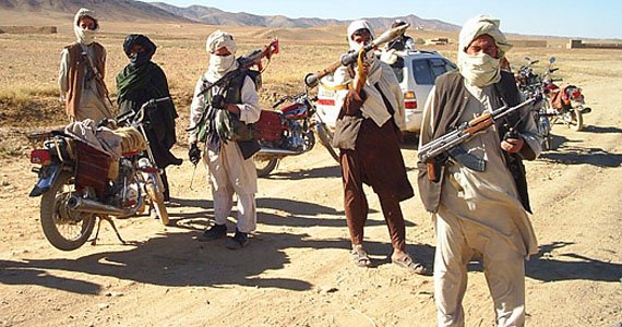 در گرما گرم نبردهای طالبان در فراه؛ ۱۱ طالب به روند صلح پیوستند