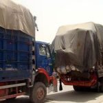 انتقاد بازرگانان هرات به‌خاطر متوقف شدن موترهای ترانزیتی در مرز اسلام قلعه