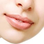 چه درمان خانگی طبیعی برای ترک لب‌ها وجود دارد؟