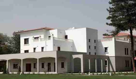 یک کمیته چگونگی حمله به بیمارستان سردار داوود خان را بررسی می‌نماید