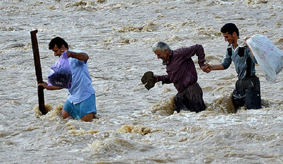 سرازیر شدن سیلاب در ایران به کشته شدن ۳۰ تن انجامید