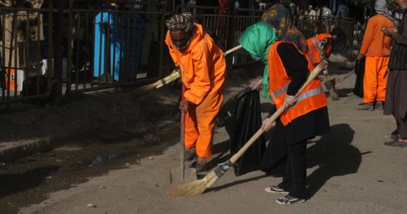 بانوان هراتی به پاک‌کاری شهر پرداختند