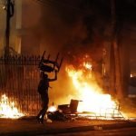 معترضان خشمگین ساختمان مجلس پاراگوئه را به آتش کشیدند