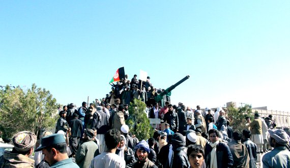 اعتراض‌کنندگان: هیچ کس نمی‌تواند که نماد جهاد را ویران نماید