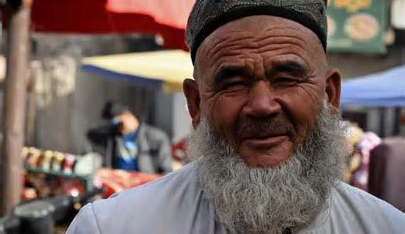 مسلمانان اویغور چین از گذاشتن ریش بلند و حجاب محروم شدند
