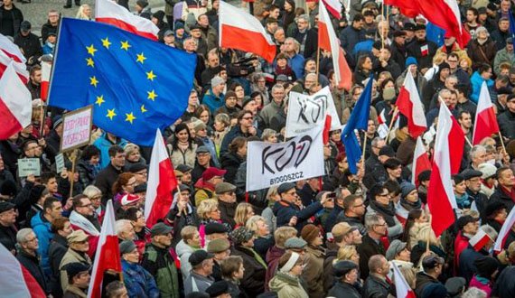 تظاهرات اعتراضی هزاران نفر در لهستان