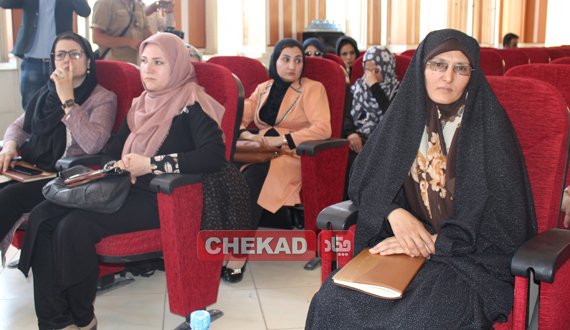برای برخی از بانوان در چهار ولسوالی هرات کمک نقدی صورت می‌گیرد