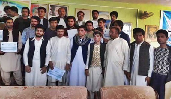 فراغت ۱۰۰ تن از ساکنان فراه از یک دوره آموزشی فن و حرفه