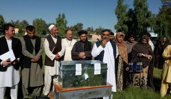 اخذ آزمون ورودی برای جذب پرستار و قابله در ولایت فراه