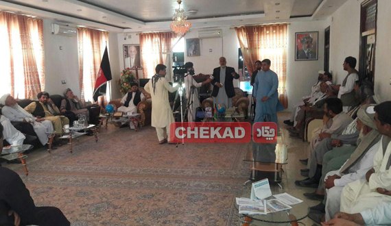 انتقاد ساکنان فراه از تعویق کار آسفالت جاده باغپل در این ولایت