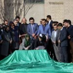 پرچمی با امضای ۱ میلیون هراتی به وزارت اطلاعات و فرهنگ کشور اهدا شد