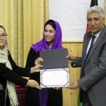  برگزارکنندگان نمایشگاه «لبخند خواهرمن» در هرات تقدیر شدند