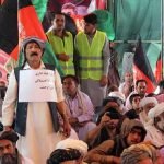 تحصن ساکنان نیمروز وارد پنجمین روز خود شد