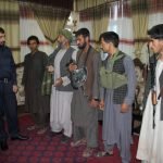 یگ گروه ۵ نفره به اتهام اخاذی و ارتباط با پیکار جویان طالب در هرات بازداشت شدند