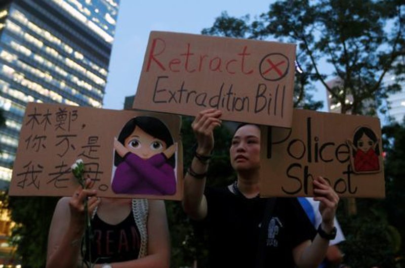لایحه استرداد متهمان از چین به هنگ کنگ به تعلیق افتاد