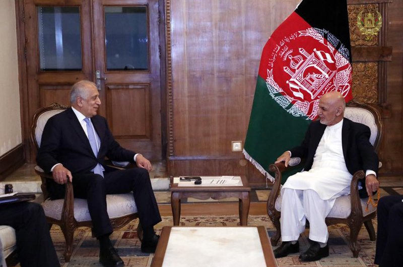 خلیل‌زاد رییس جمهور غنی را در ارگ ریاست جمهوری افغانستان ملاقات کرد