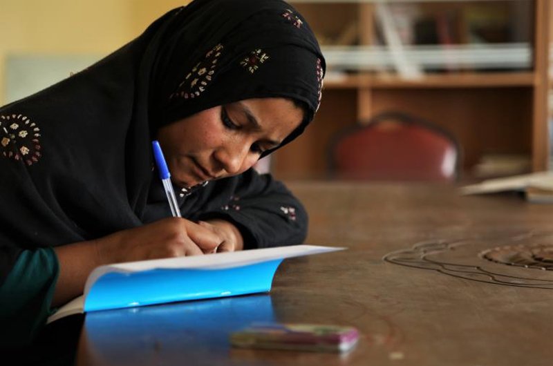 آمار نگران کننده بی‌سوادی در افغانستان؛ ۱۰ میلیون نفر خواندن و نوشتن نمی‌دانند