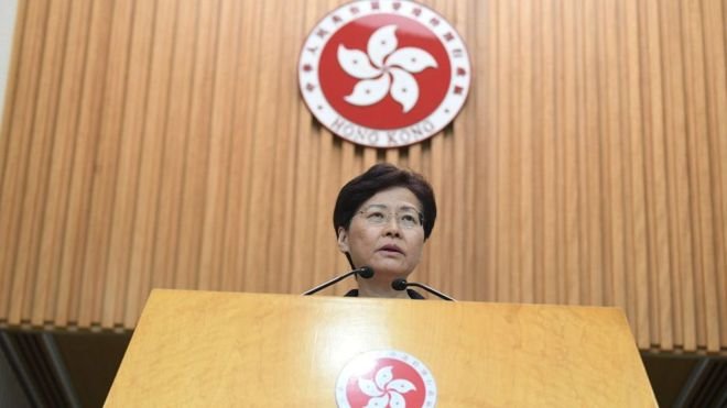 آرامش بر هنگ کنگ حکمفرما شد، کری لم خواستار گفت‌وگو برای خروج از بحران است