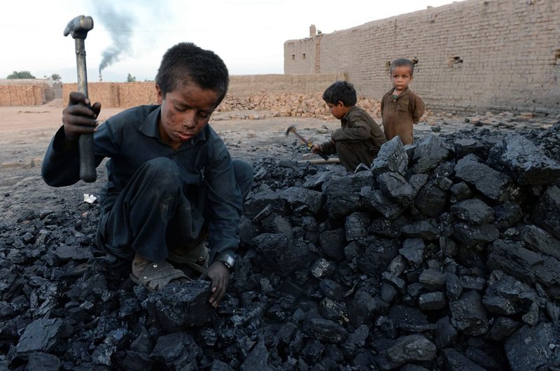 بیش از ۲ میلیون کودک در افغانستان به اعمال شاقه مصروف هستند