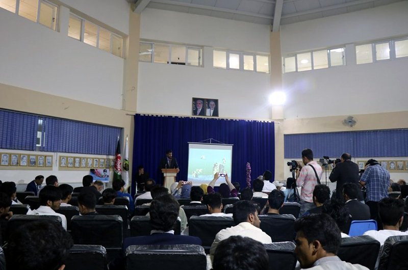 به مناسبت استقلال افغانستان نگارخانه موقتی در هرات افتتاح شد
