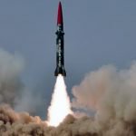 همزمان با بحران کشمیر، پاکستان موشک بالستیک قادر به حمل کلاهک هسته‌ای آزمایش کرد