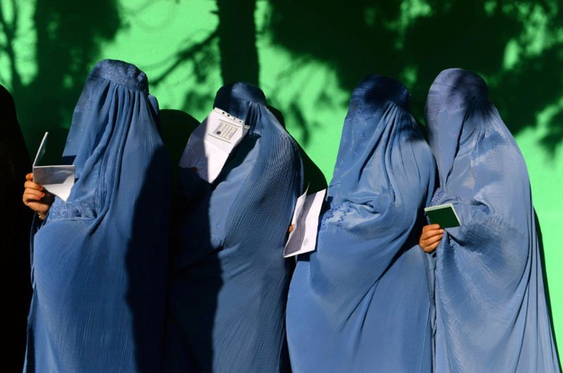 فعالان حقوق زن افغان نسبت به قانون عکسبرداری اجباری در روز انتخابات نگران‌اند