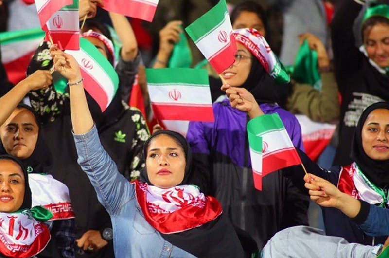 دولت ایران برای اولین بار با حضور زنان در ورزشگاه‌های این کشور موافقت کرد