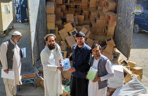 هفت میلیون جلد کتاب درسی در ولایت‌های افغانستان توزیع شده است