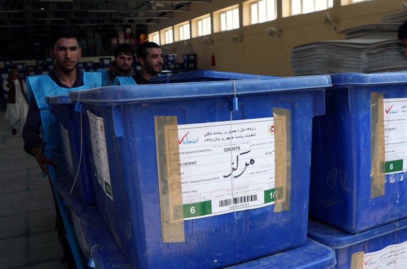 روند انتقال صندوق‌های انتخاباتی از ولسوالی‌های هرات به مرکز خاتمه یافت