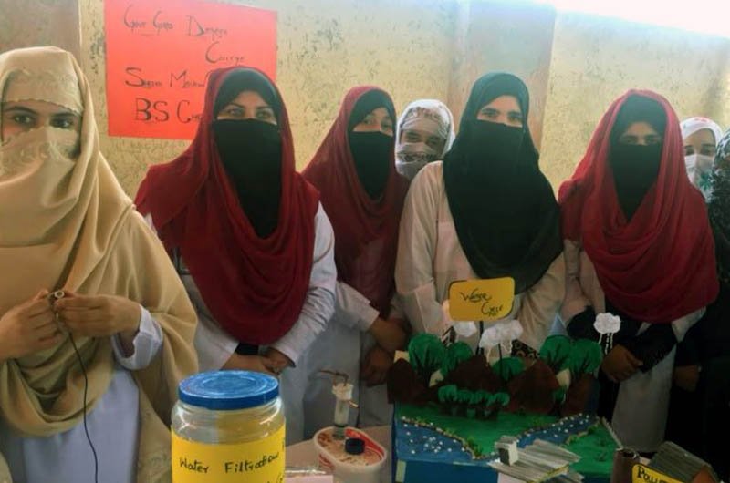 حکومت محلی خیبر پشتونخواه حکم حجاب اجباری دانش‌آموزان را لغو کرد