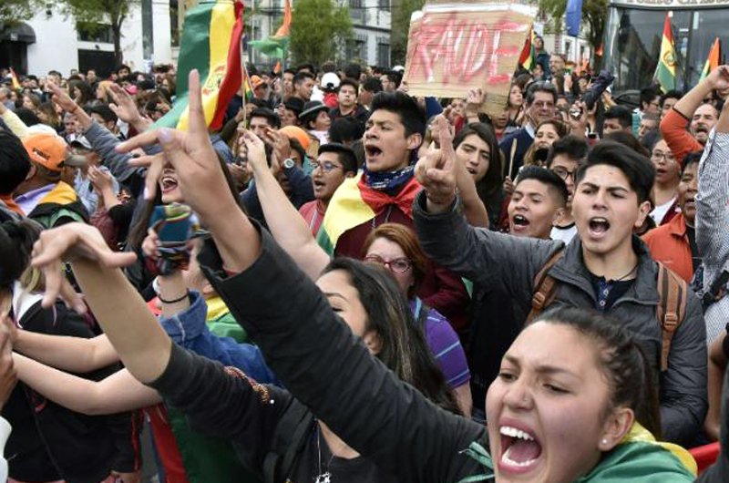تظاهرات بولیوی به خشونت کشیده شد، معترضان انتخابات را تقلبی خواندند