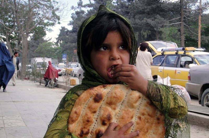 نزدیک به نیمی از جمعیت افغانستان با چالش‌های تغذیه‌ای مواجه هستند