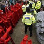 جنبش شورش علیه انقراض، خیابان‌های اصلی لندن را مسدود کرده‌اند