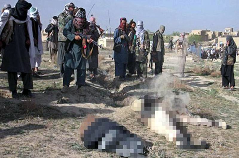 پیکارجویان طالب دو عضو خود را در یک دادگاه صحرایی در غور کشتند
